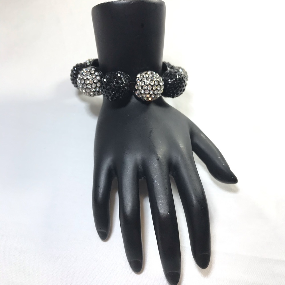 Magnetic clasp statement bracelet.  Black & Silver